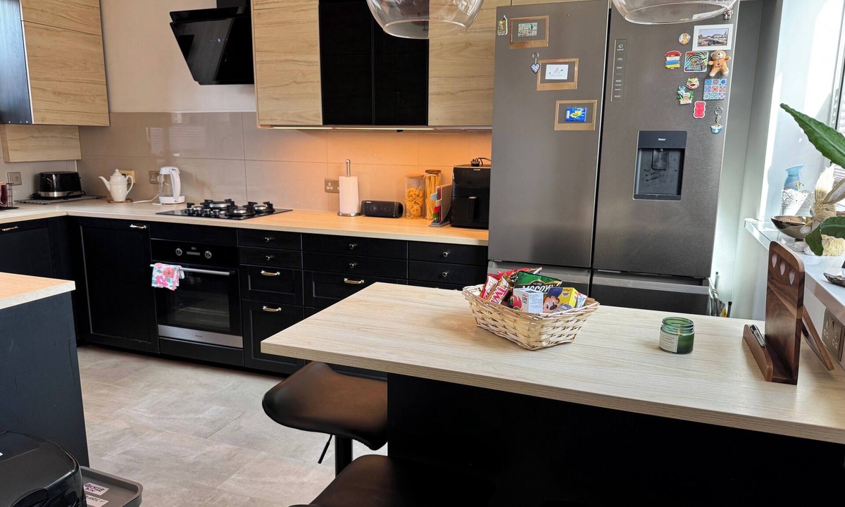 Reading House | Charming Reading Garden House Pet Friendly