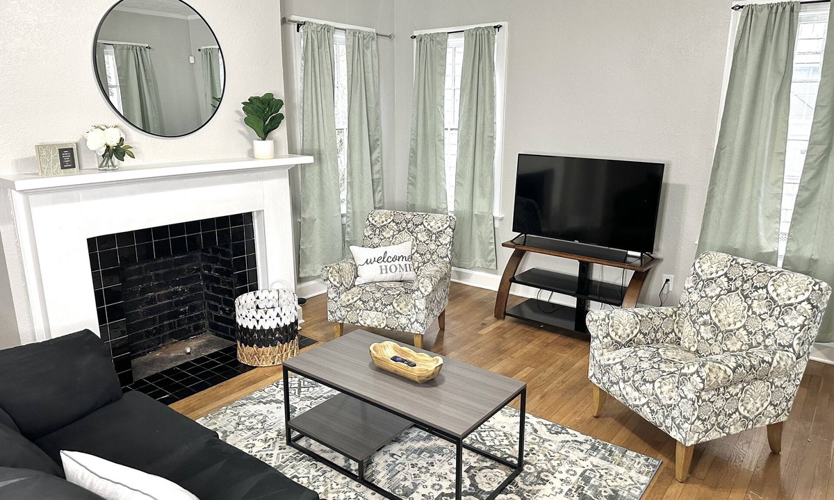 Fondren House | Charming & Relaxing Fondren Home Sleep 6