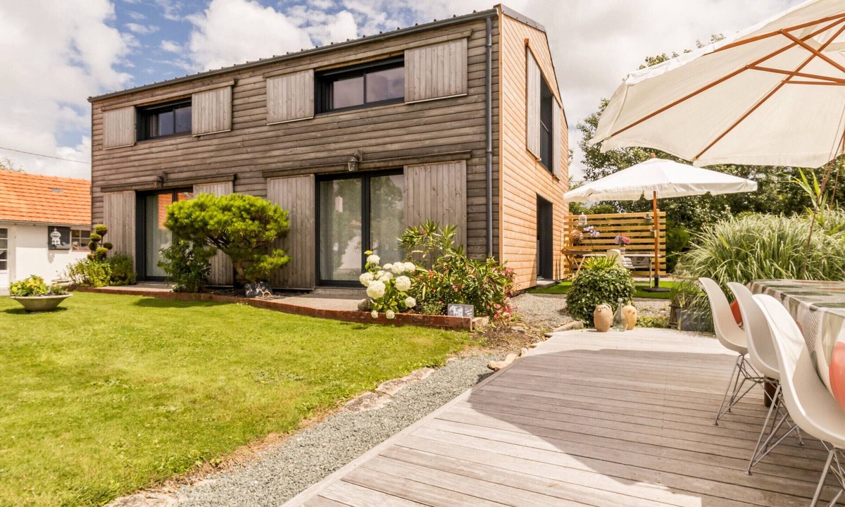 Bourgneuf-en-Retz Cottage | Charming Renovated Barn with Pool and WiFi