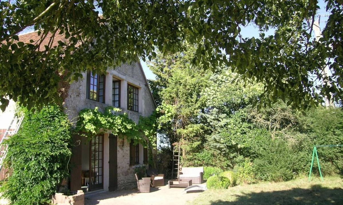Bressolles Cottage | Charming Renovated Barn with Panoramic Views
