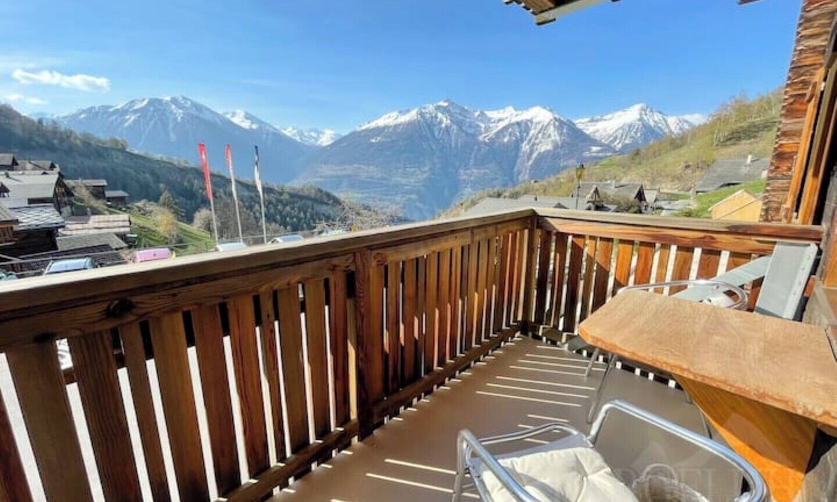 Erschmatt Apartment | Charming renovated apartment in a Valais house