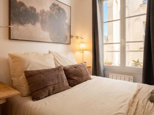 Quartier Sainte-Avoye Apartment | Charming Renovated 1BR Marais Pompidou