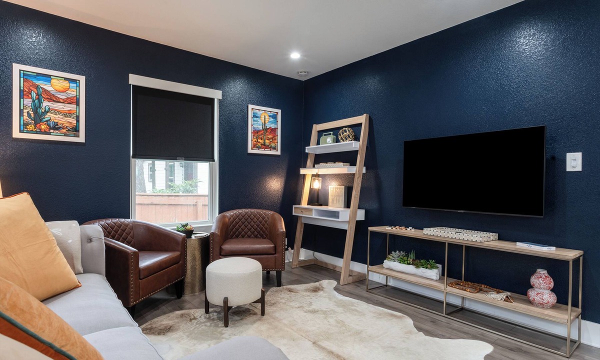 MLK House | Charming, Renovated 3-bedroom bungalow with fully stocked kitchen