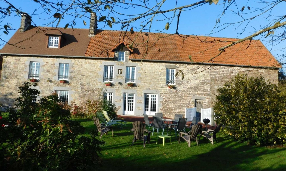 Folligny Cottage | Charming renovated farmhouse with garden