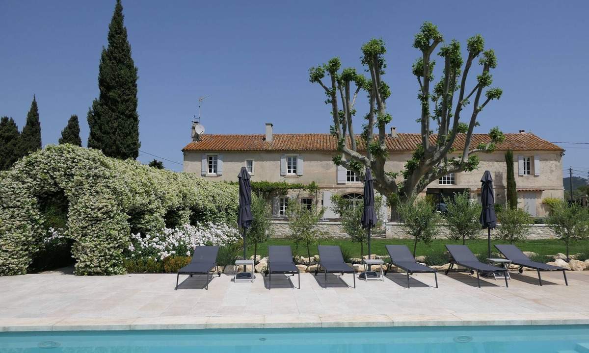 Fontvieille House | Charming renovated farmhouse in the heart of the Alpilles.