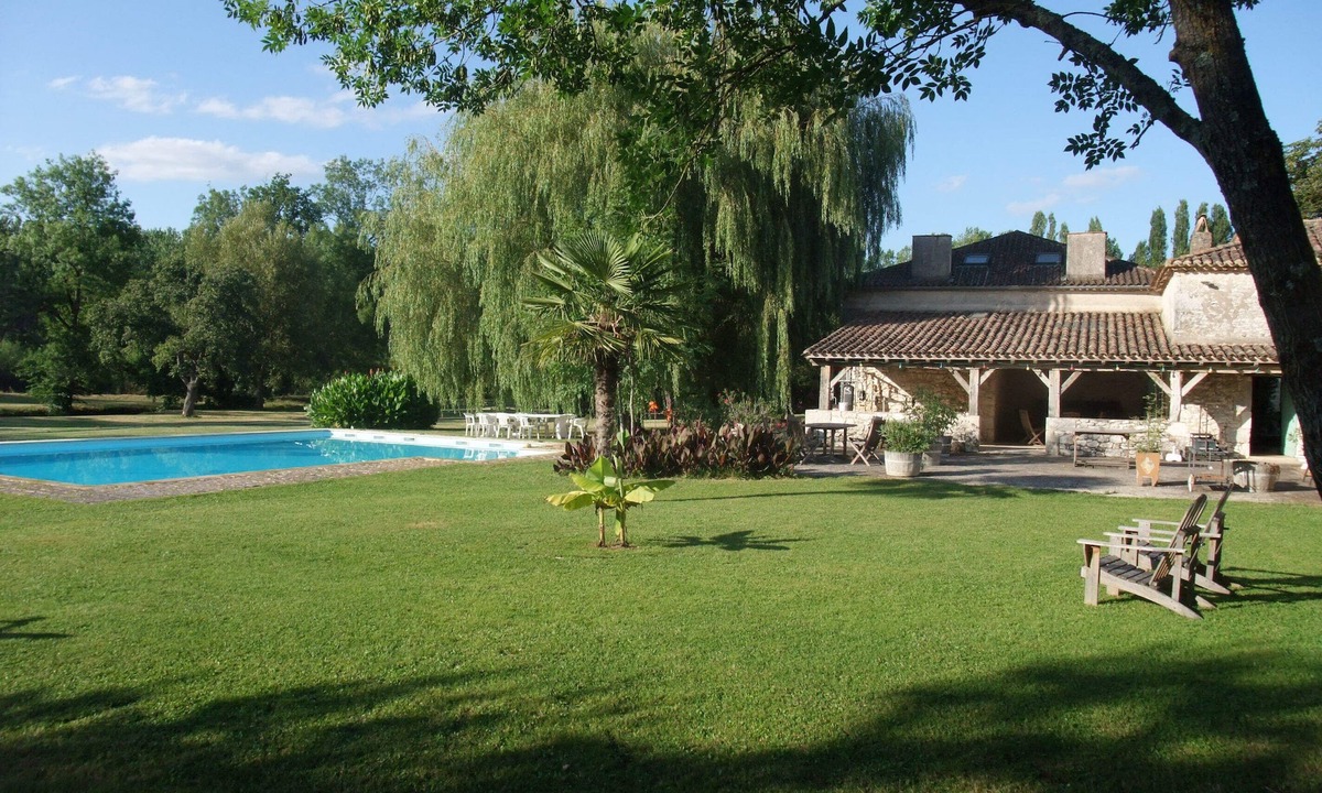 Villereal House | Charming residence with swimming pool and SPA, pond, TRANQUILITY 1km from VILLEREAL