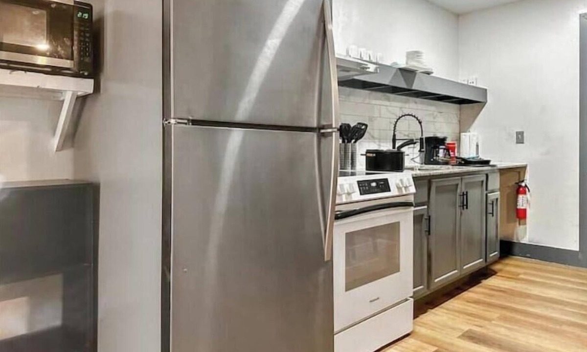 Pryor House | Charming Retreat home with Private Yard in Pryornn