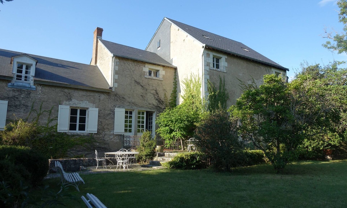 Huisseau-sur-Cosson House | Charming riverside mill with island