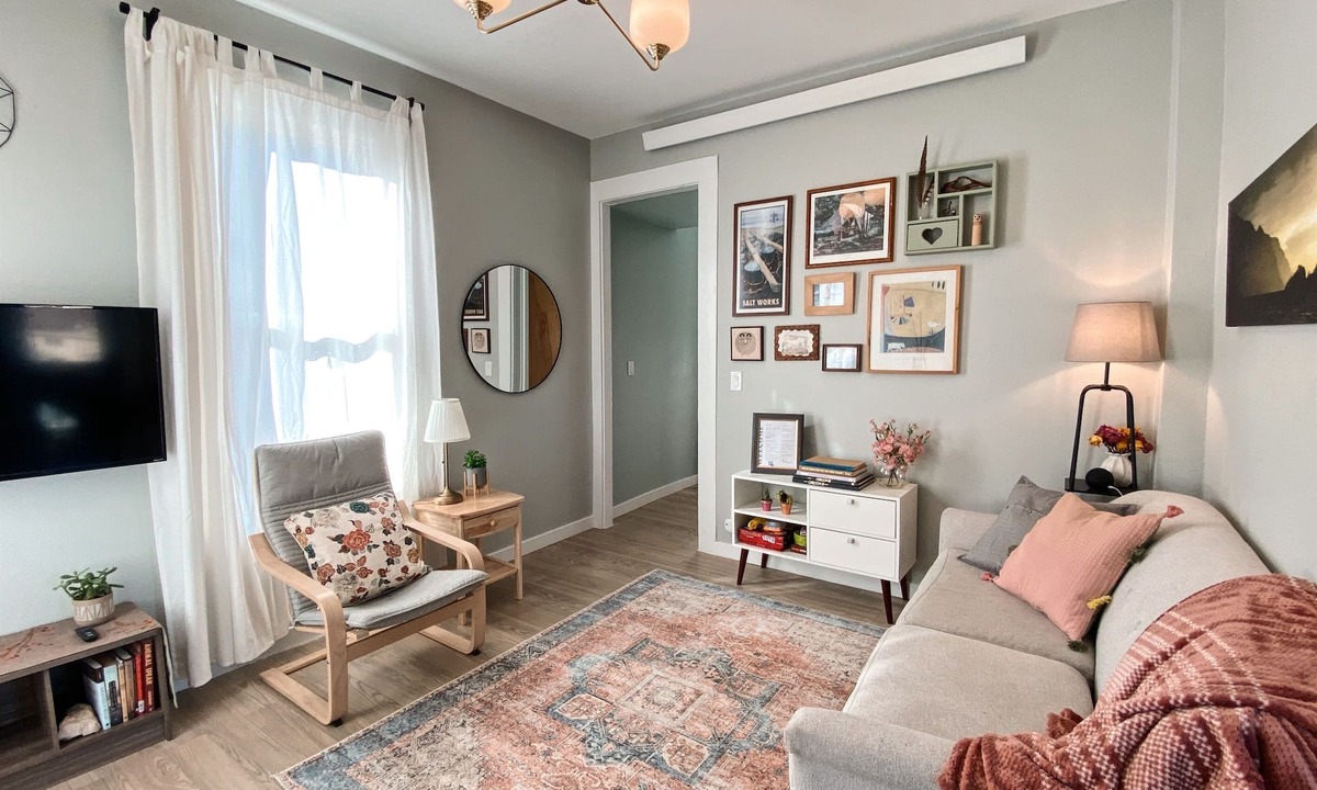 The Dalles Apartment | Charming River View Apt | Walk to Shops & Cafes