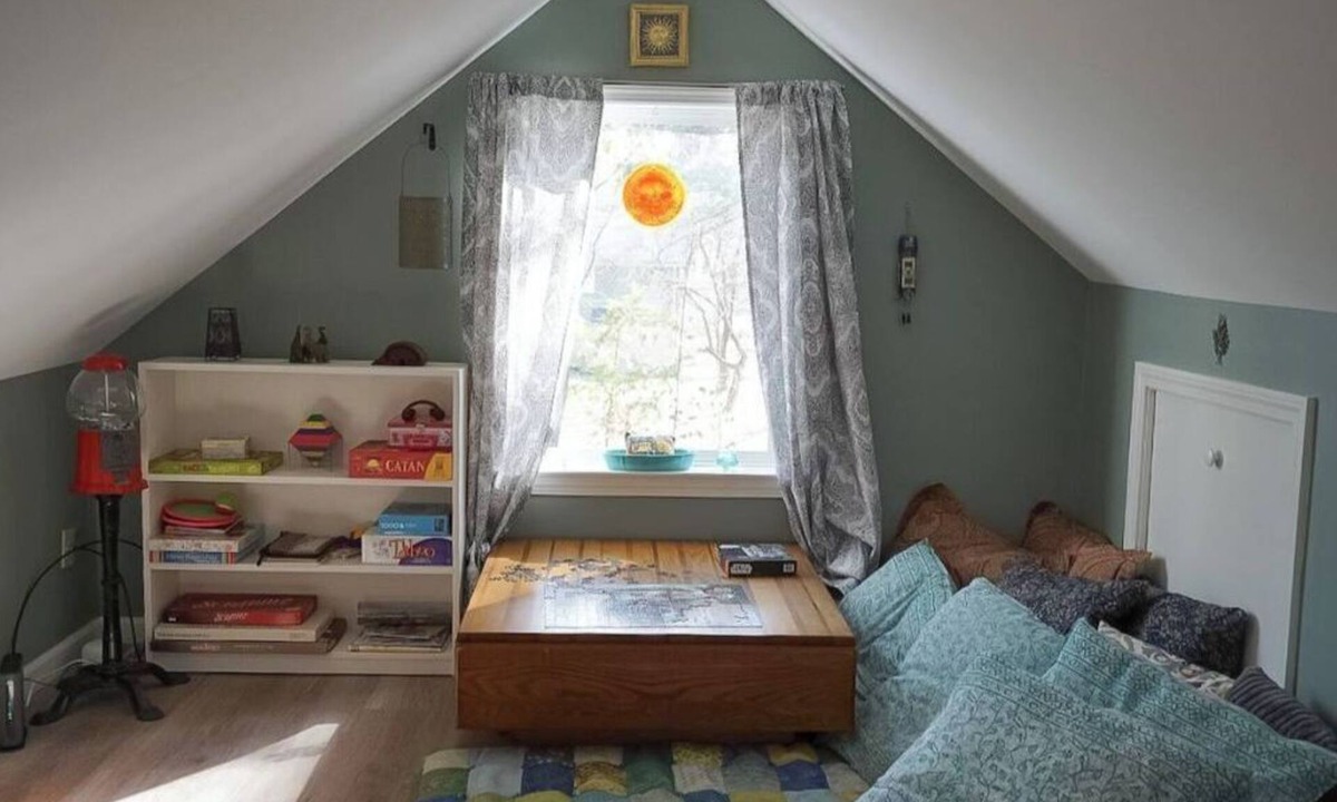 South Hadley Cottage | Charming riverfront cottage on beautiful cove!