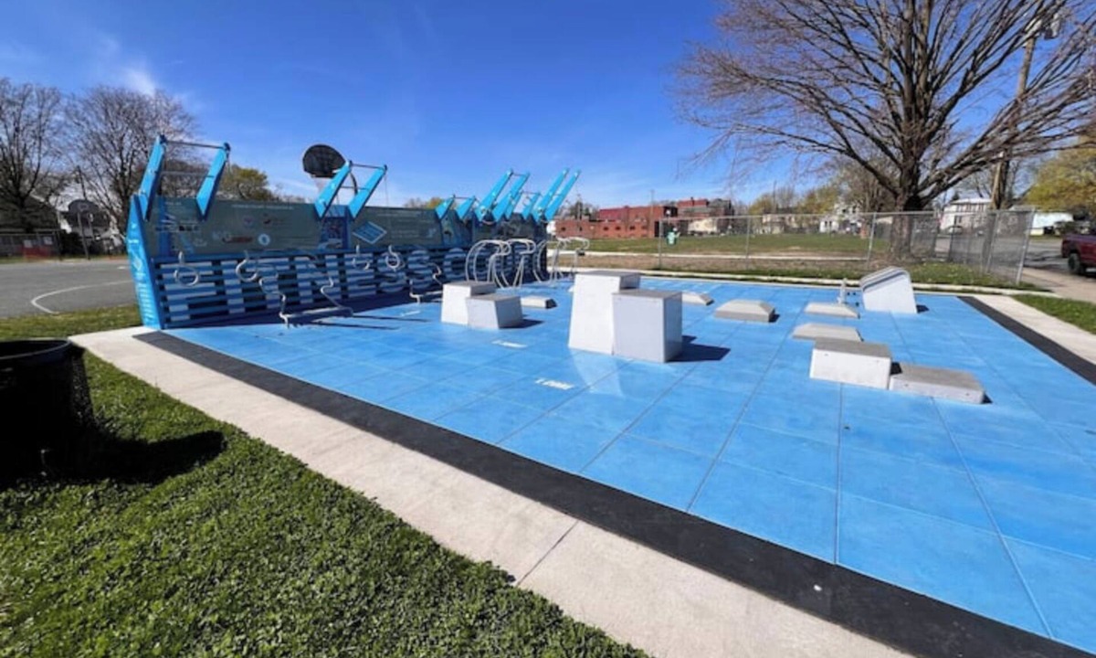 Green Island Apartment | Charming Riverfront 4BR Flat