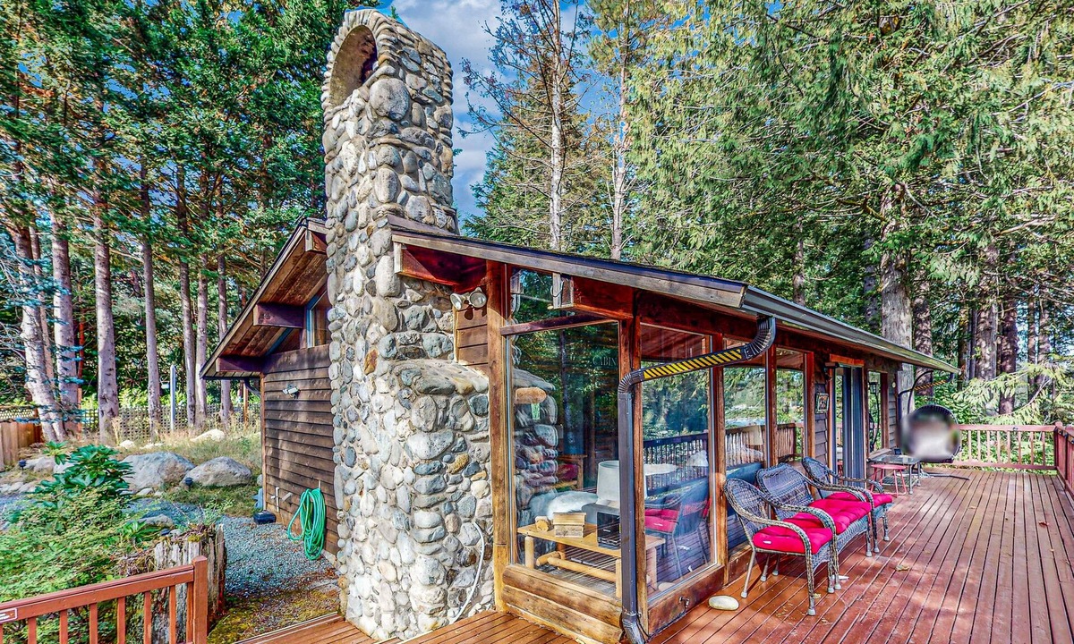 Gold Bar House | Charming riverfront cabin with hot tub, deck, mountain views and W/D