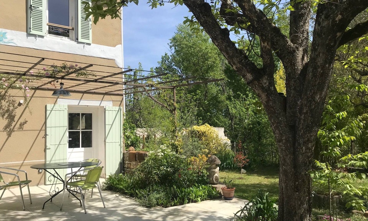 Roaix House | Charming riverside house