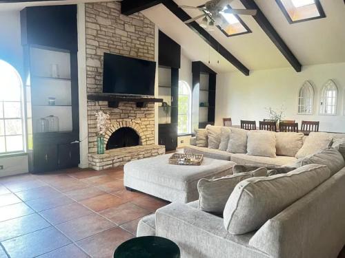 Leon Valley House | Charming Room in Beautiful Spanish Villa