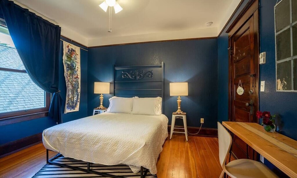 Broadway Hotel | Charming Room in Victorian BnB Parking Avail - Rm3