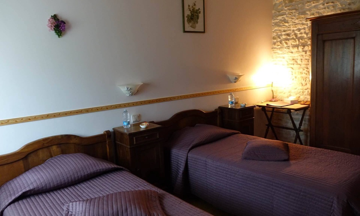 Andilly Other | Charming room LES VIGNES