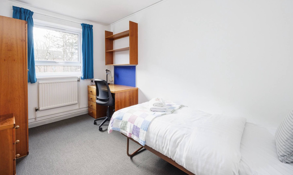 Bramcote Apartment | Charming Room Near Highfields Park