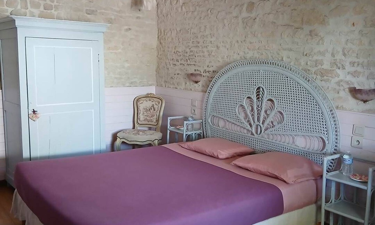 Andilly Other | Charming room romantic La Rochelle