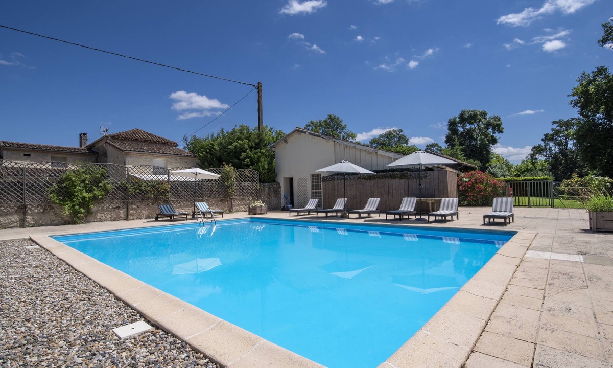 Montreal House | Charming rural double cottages - private pool and park