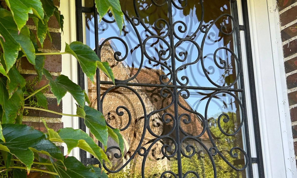 Montireau Cottage | Charming Rural Retreat: Sleeps 10, Fireplace, Garden, BBQ, Pet-Friendly, Near Forest & Trails