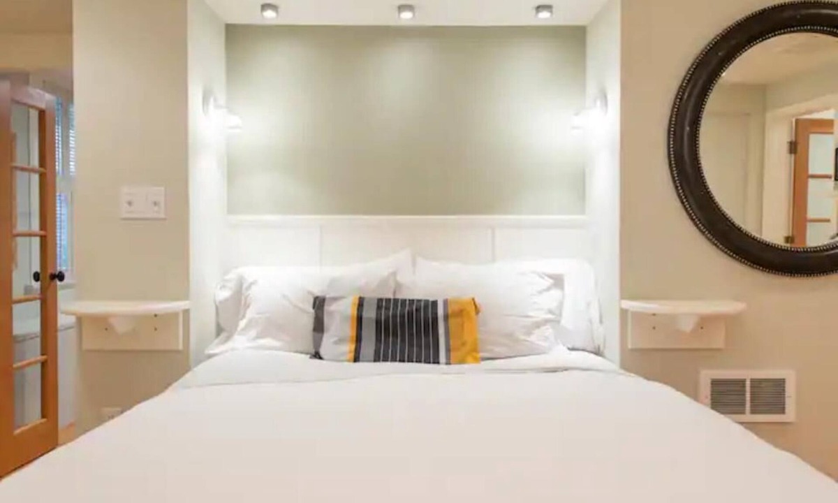 Russian Hill Apartment | Charming Russian Hill Junior 1BR Basement Apt