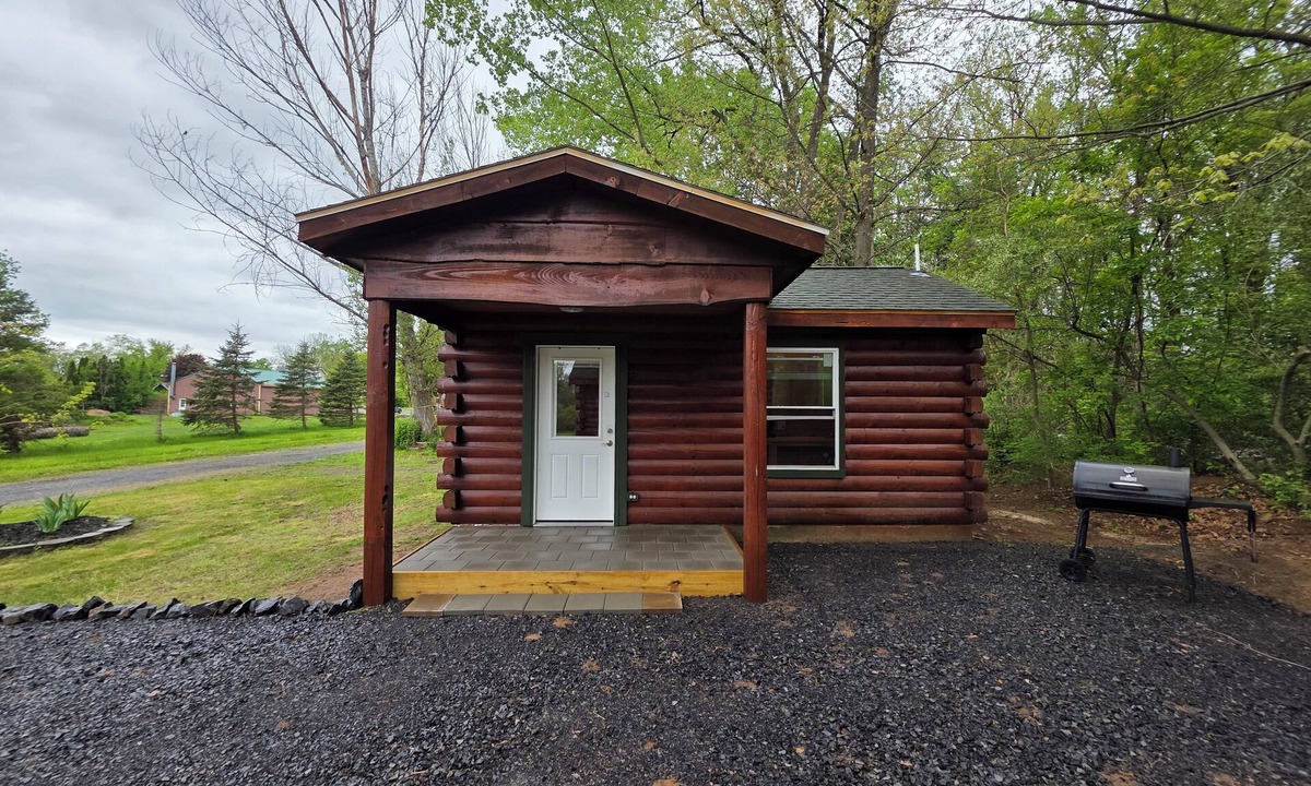 Waterloo Cabin | Charming Rustic Cabin #5 near canal