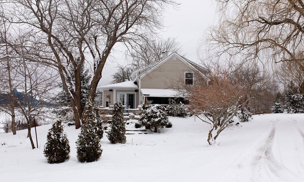 Newport Landing House | Charming Rustic Farmhouse in NS Wine & Ski Country, The Gaspereau Valley!