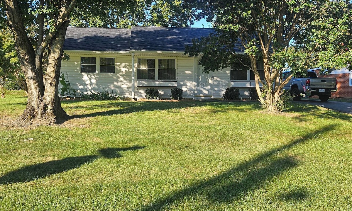 Salem House | Charming Salem Getaway – Comfortable, Convenient, and Close to It All
