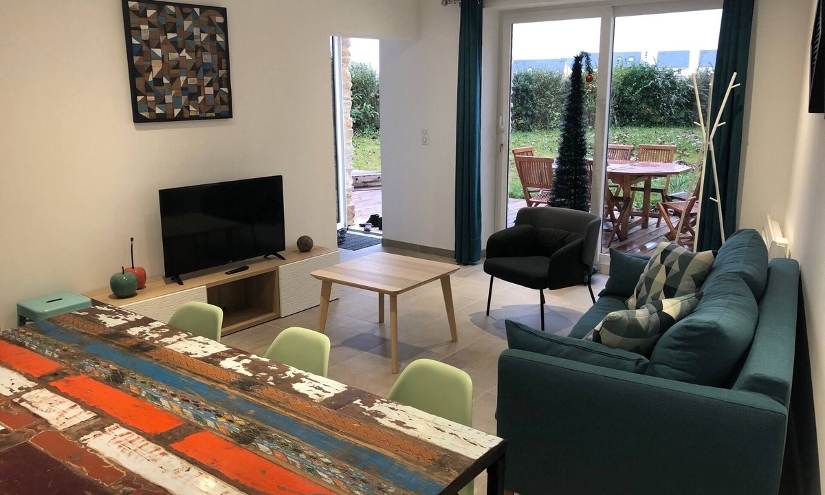 Bernieres-sur-Mer House | Charming seaside house with enclosed garden