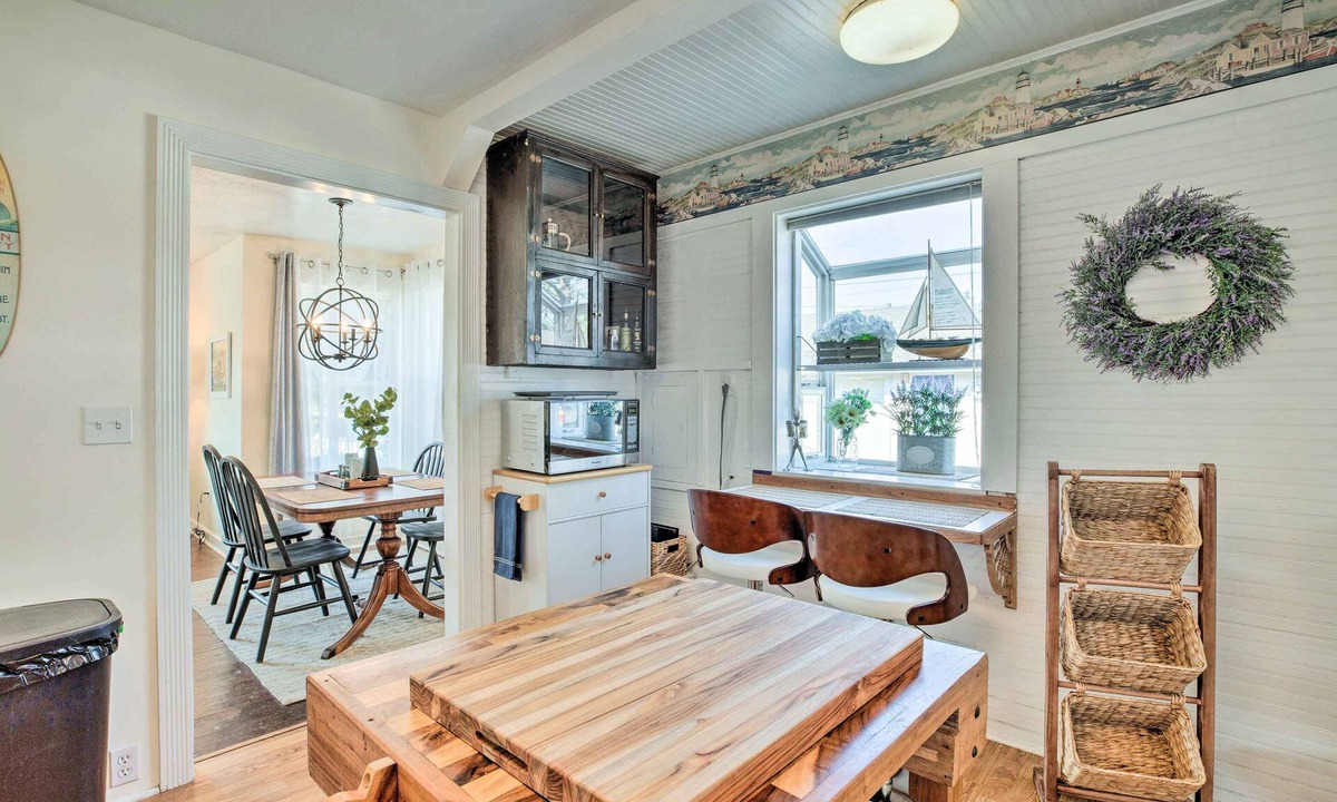 Pacific County Cottage | Charming Seaview Home w/BBQ, Deck & Fire Pit