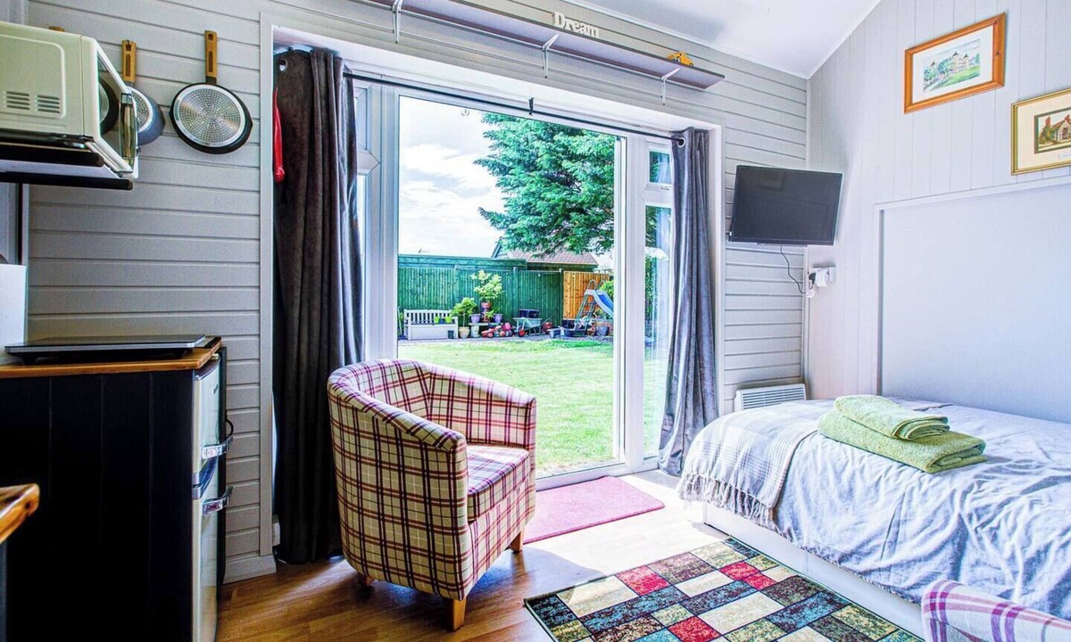 Upper Beeding Apartment | Charming Self Contained Garden Studio Upper Beeding