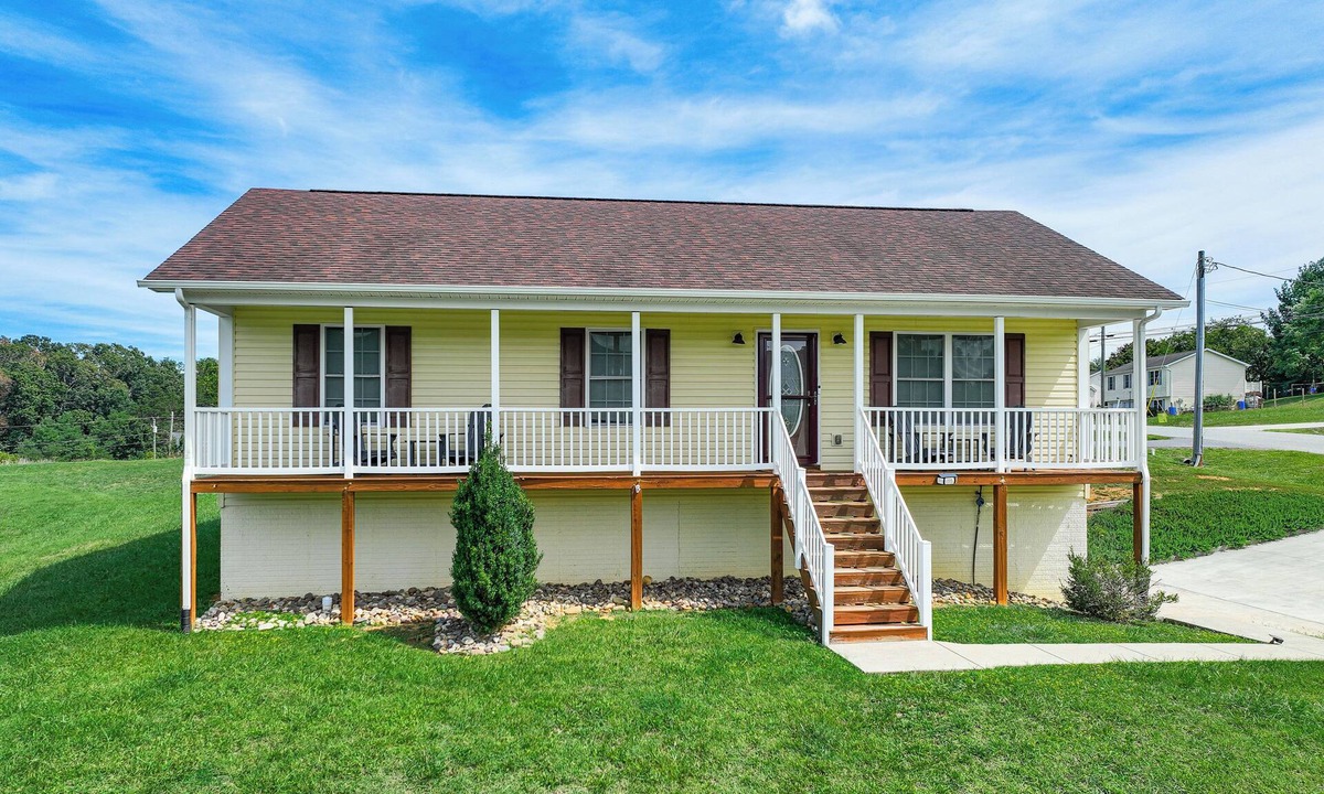 Shenandoah House | Charming Shenandoah Retreat w/Deck!