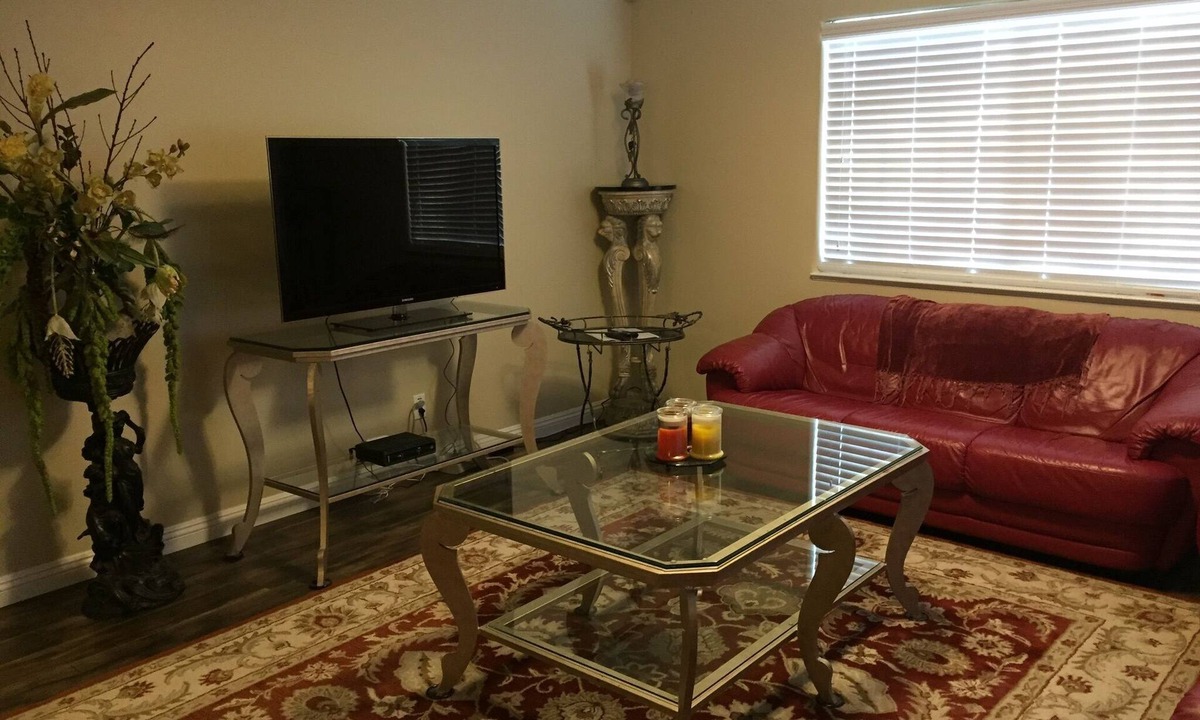 Arden-Arcade House | Charming Singingwood House