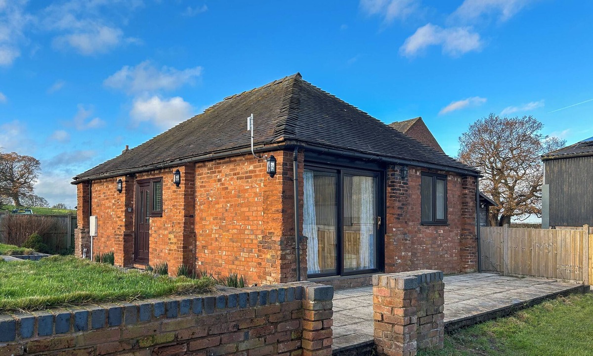 Amerton Cottage | Charming single-storey barn conversion on a working farm.