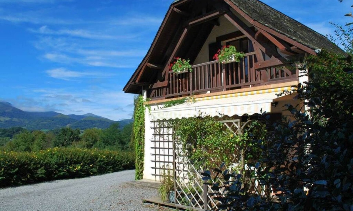 Menditte House | Charming Small Cottage in Soule