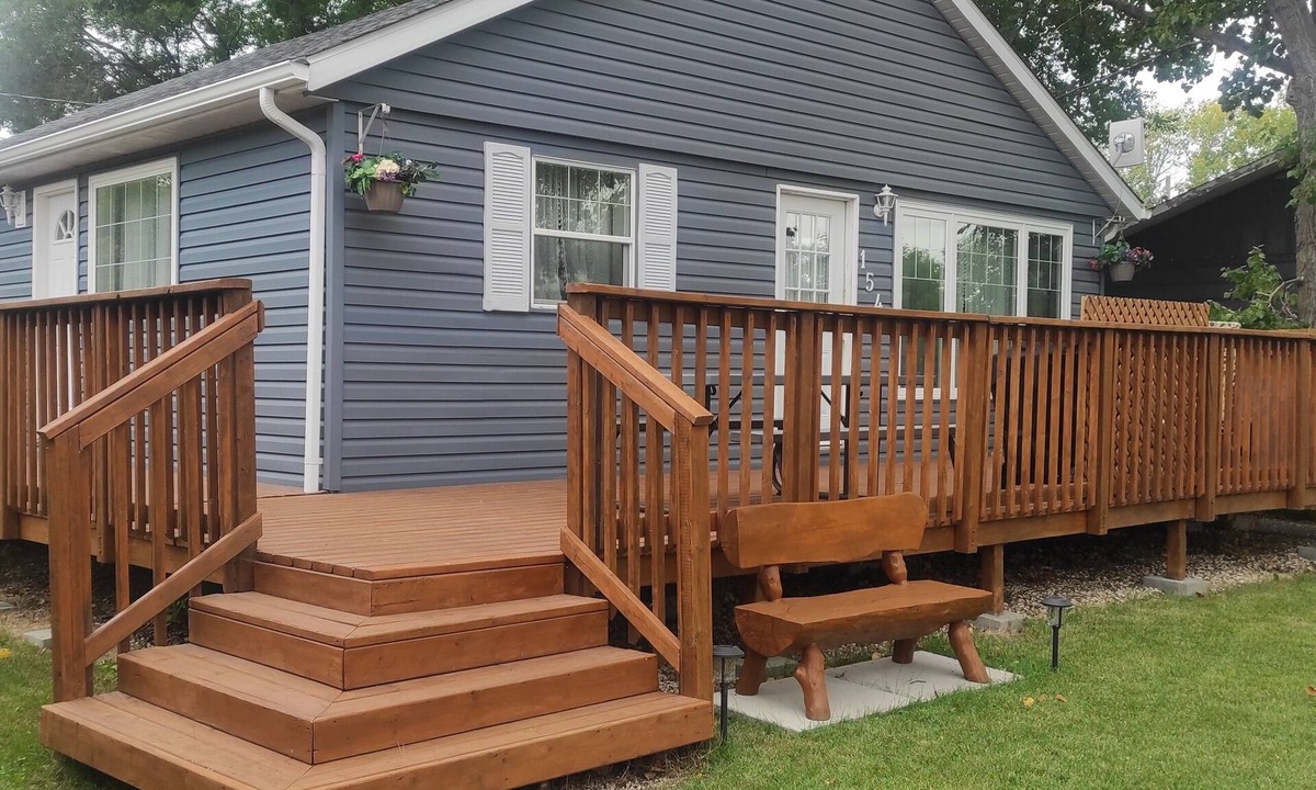 Gimli Cottage | Charming South Beach Cottage – A Cozy Retreat for Work or Leisure