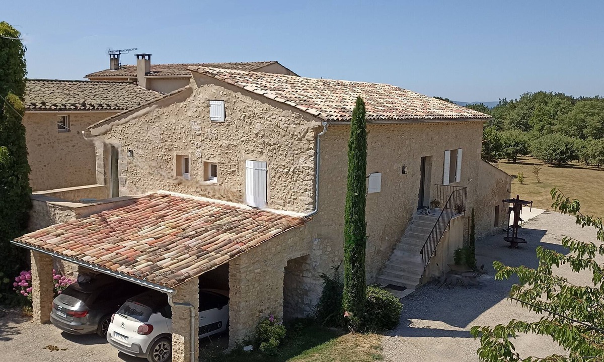 Forcalquier House | CHARMING SPACIOUS COTTAGE IN FARMHOUSE . Pool unavailable from July 4 to Sept 1.
