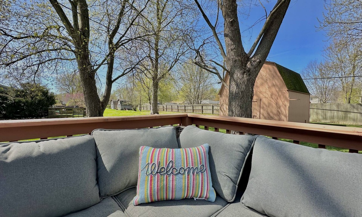 Shelbyville House | Charming Spacious Get Away
