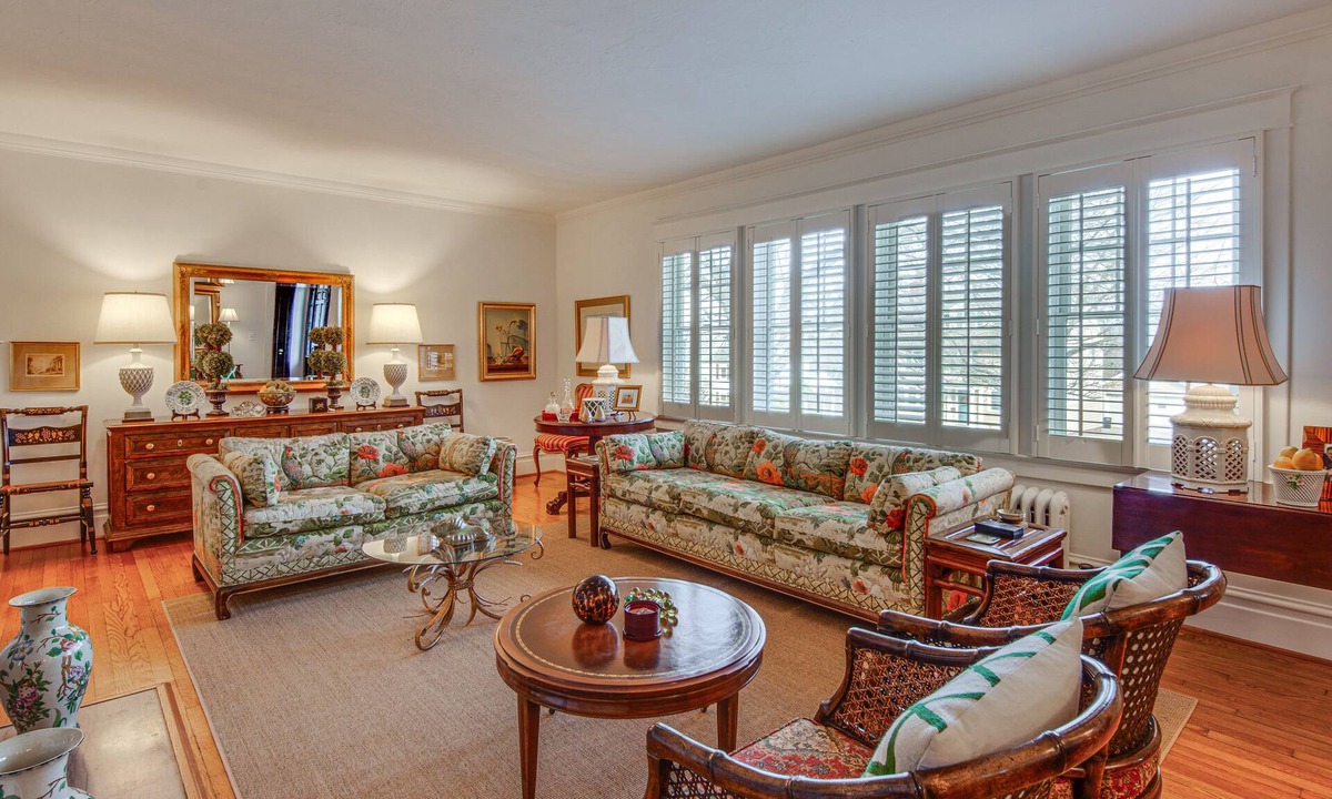 Olean House | Charming & Spacious Olean Home w/ 2 Fireplaces