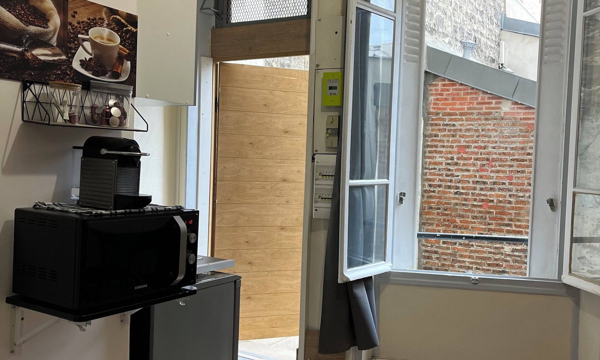 Les Fougeres Apartment | Charming Spacious Studio Paris