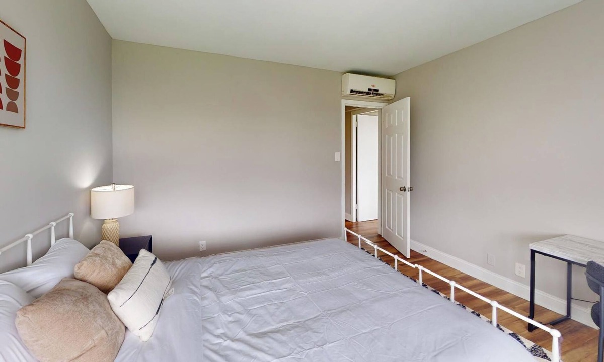 East Falls Apartment | Charming, spacious stay with a warm atmosphere