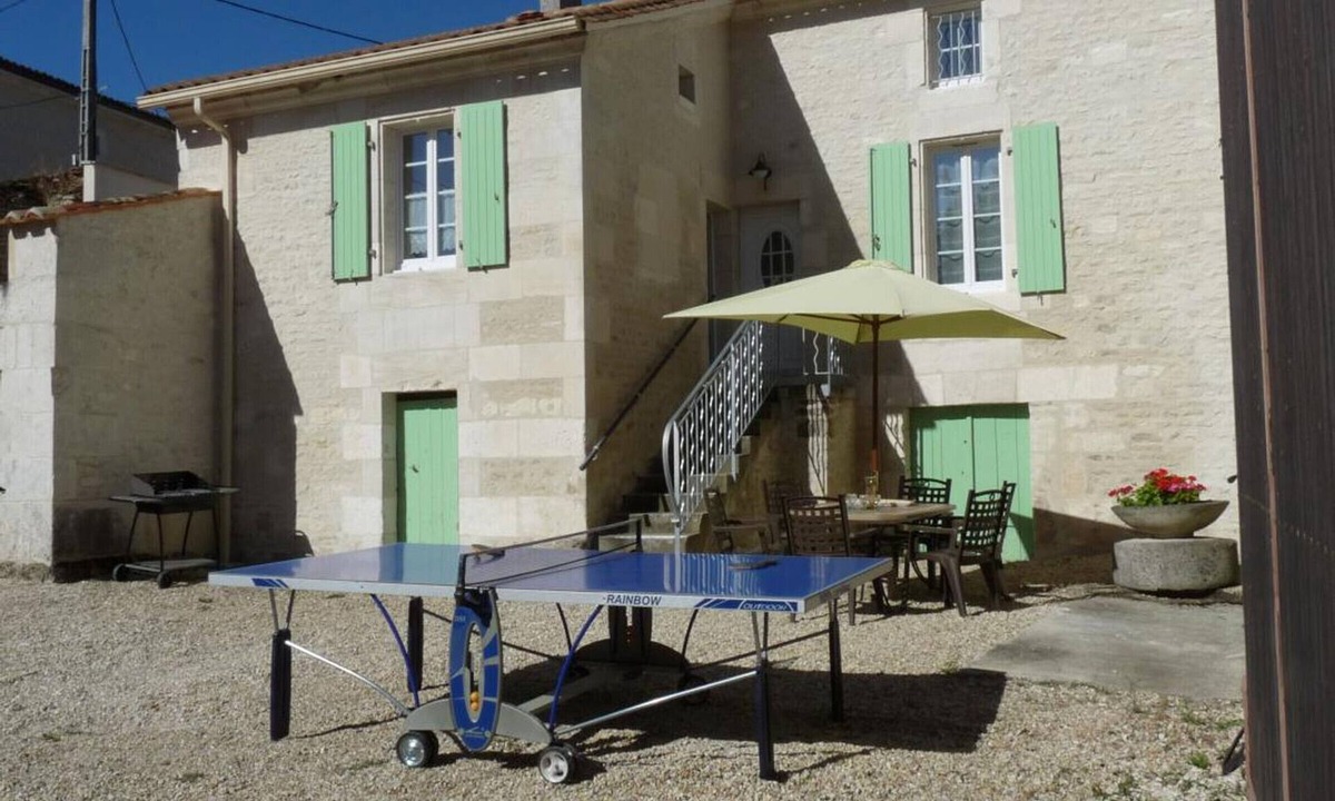 Asnieres-sur-Nouere Cottage | Charming stone cottage with stove, pets allowed