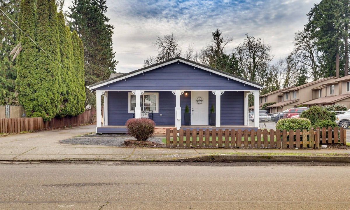 Stayton House | Charming Stayton Home w/Deck + Smart TV!