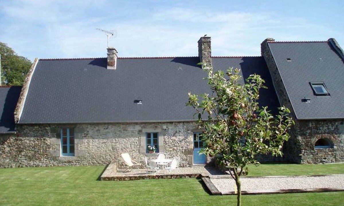 Blainville-sur-Mer Cottage | Charming stone house near the beach with bikes