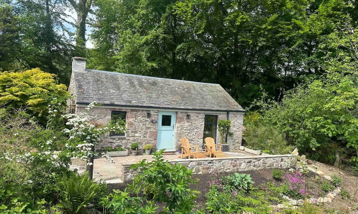 Alexandria Cottage | Charming stone Bothy at Loch Lomond