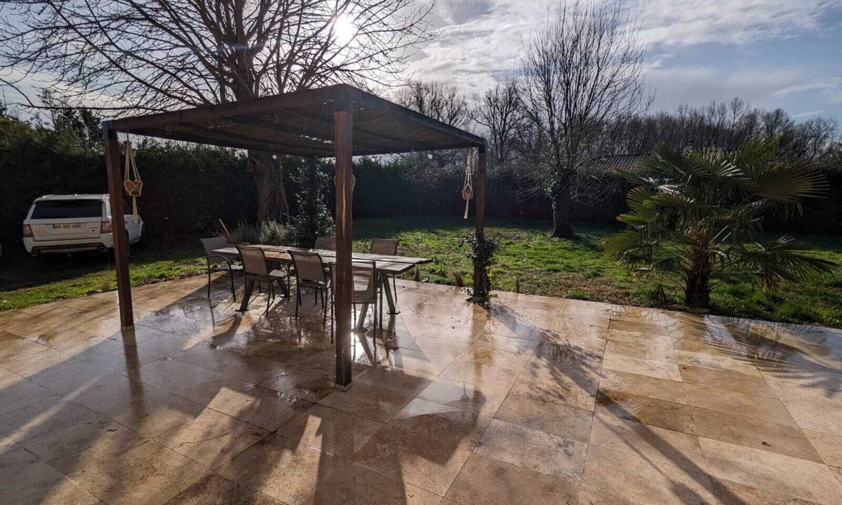 Sainte-Terre House | Charming stone country house