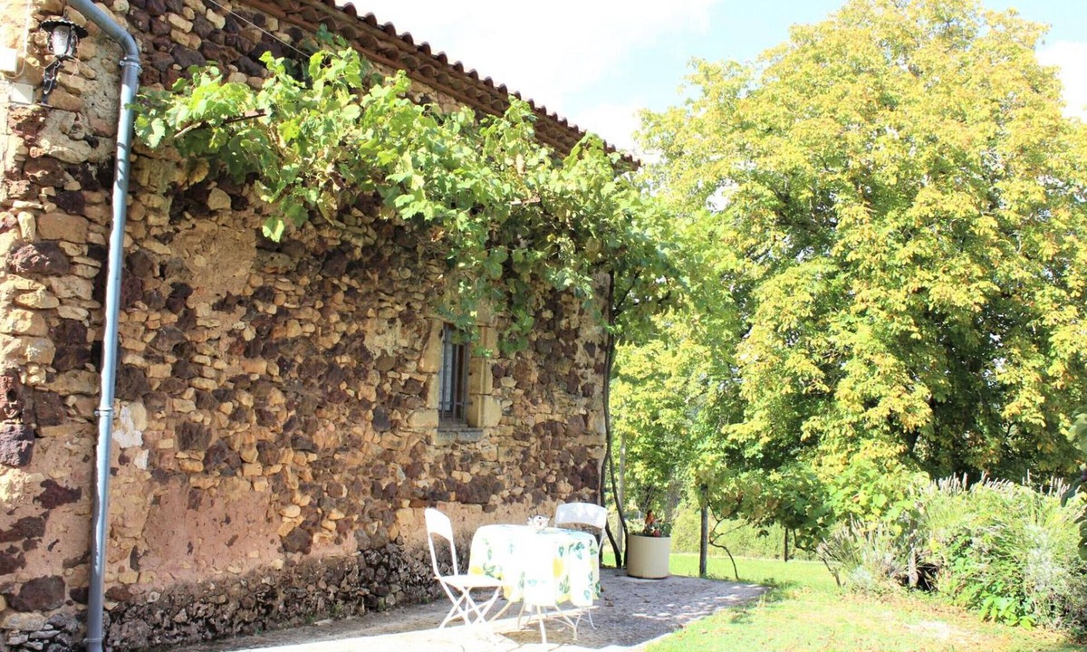 Mazeyrolles Cottage | Charming stone house with fireplace and pets allowed