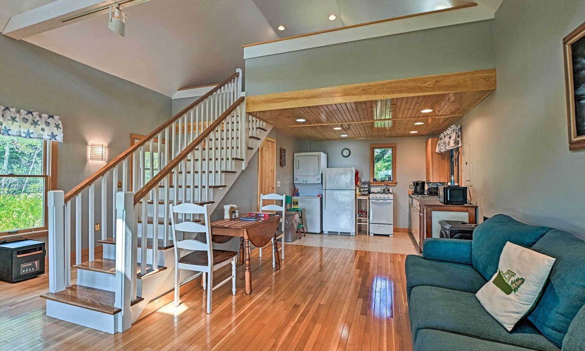 Stonington Apartment | Charming Stonington Studio w/Ocean Views!