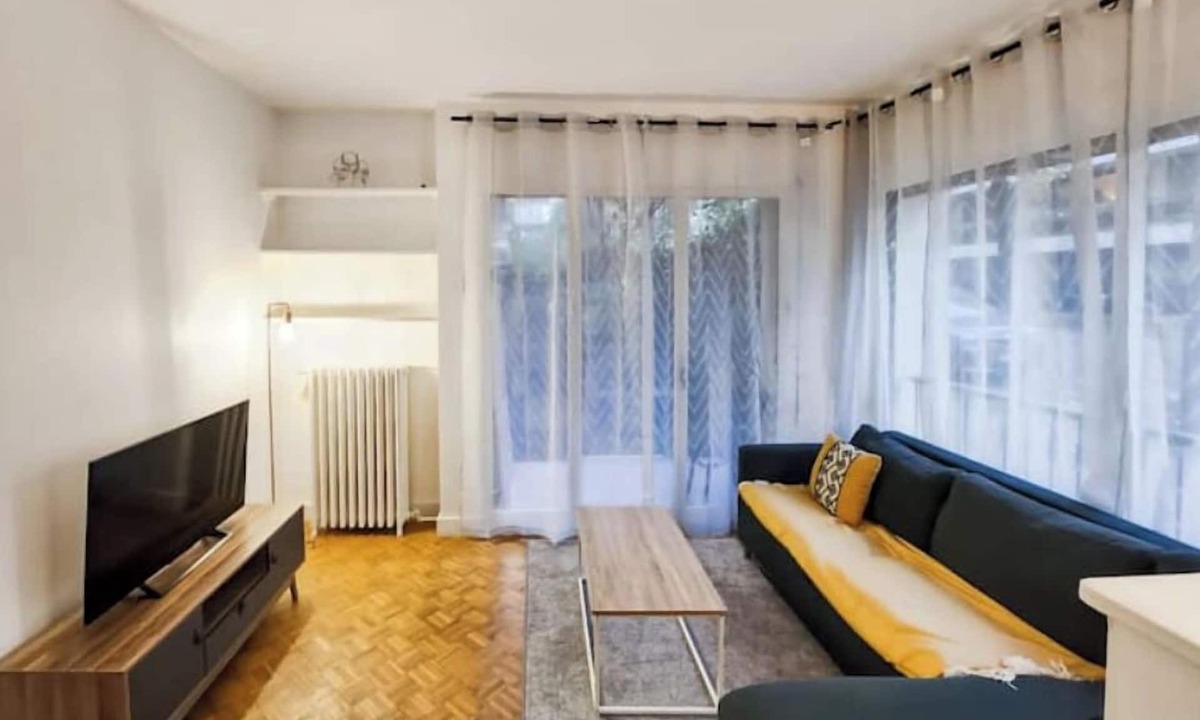 Neuilly-sur-Seine Apartment | Charming Studio with Garden in Neuilly-sur-Seine