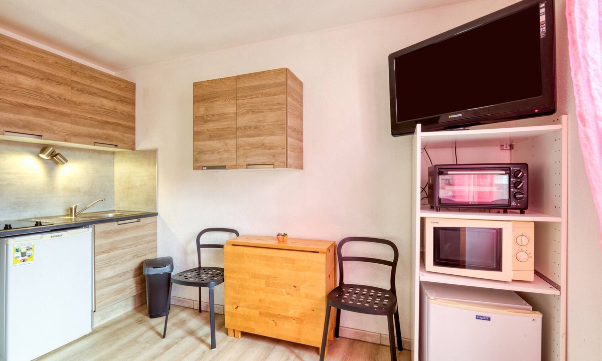 Lamalou-les-Bains Apartment | 'Charming Studio' Apartment with Wi-Fi